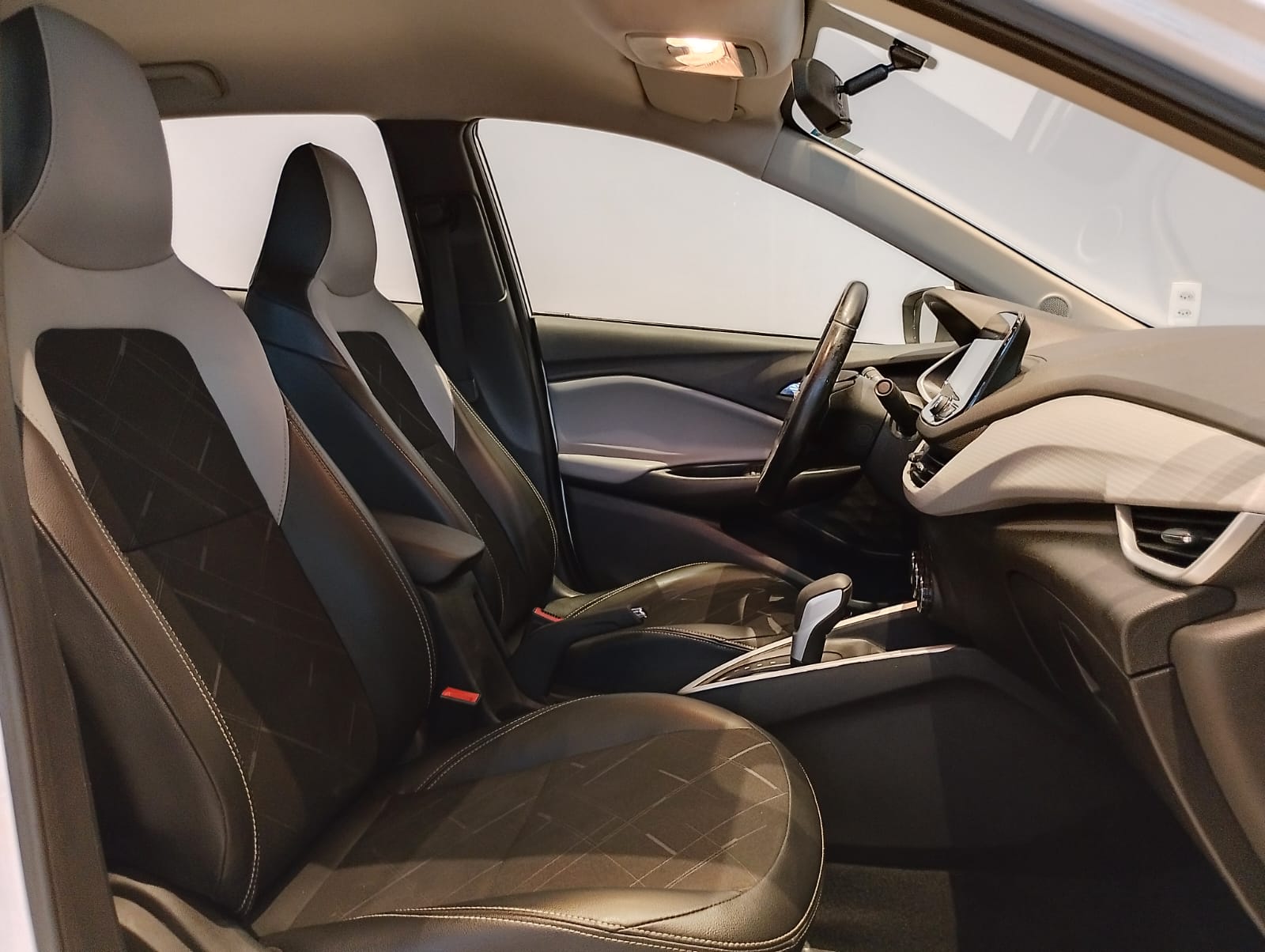 GM - Chevrolet-ONIX-ONIX HATCH PREM. 1.0 12V TB Flex 5p Aut.