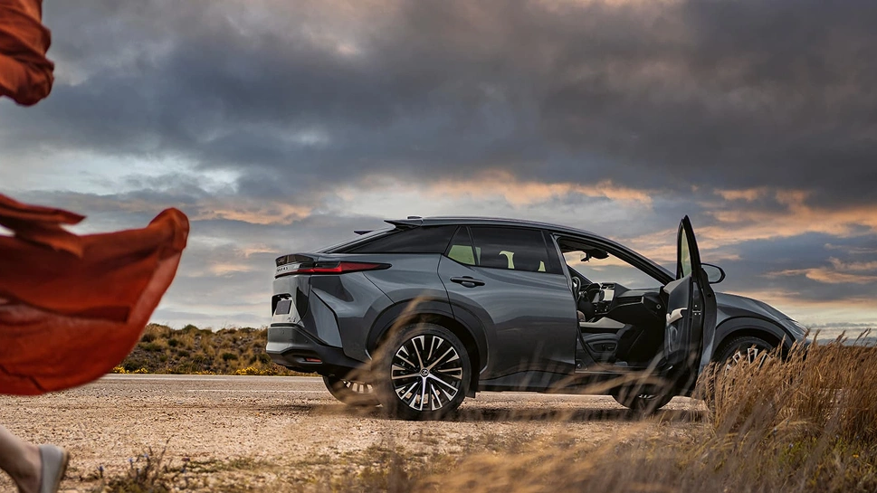 PORTA TRASEIRA ELÉTRICA COM ABERTURA  SEM AS MÃOS