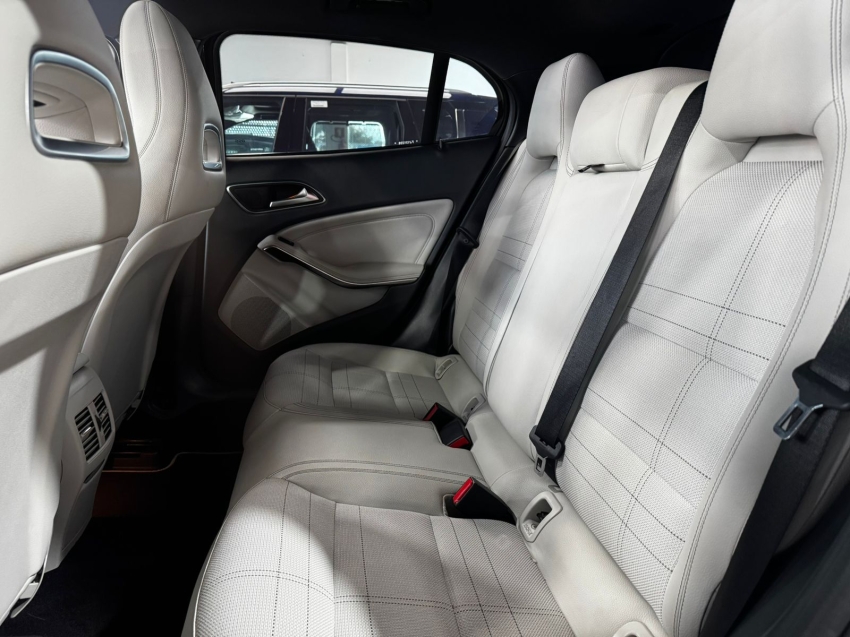 MERCEDES BENZ-GLA 200-1.6 CGI VISION 16V TURBO FLEX 4P AUTOMÁTICO