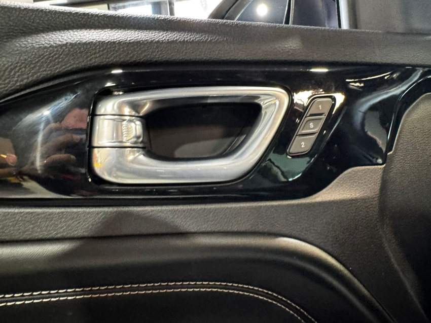 Jeep-COMMANDER-2.0 HURRICANE 4 TURBO GASOLINA BLACKHAWK AT9