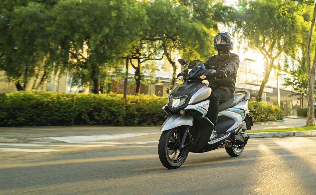 Nova Yamaha ZR: conheça a scooter 125cc híbrida que une economia, tecnologia e praticidade