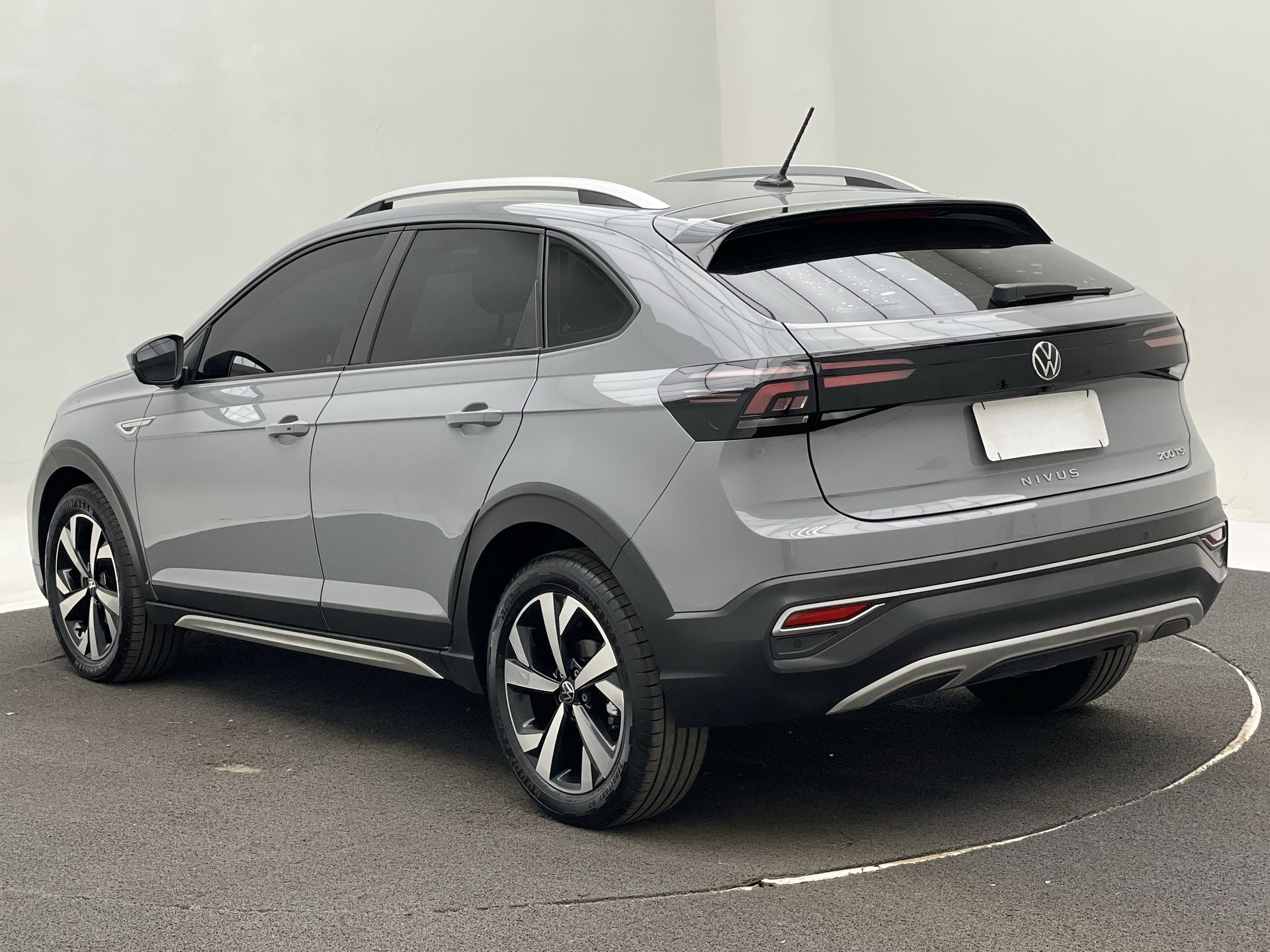 VW - Volkswagen-Nivus-Nivus Highline 1.0 200 TSI Flex Aut.