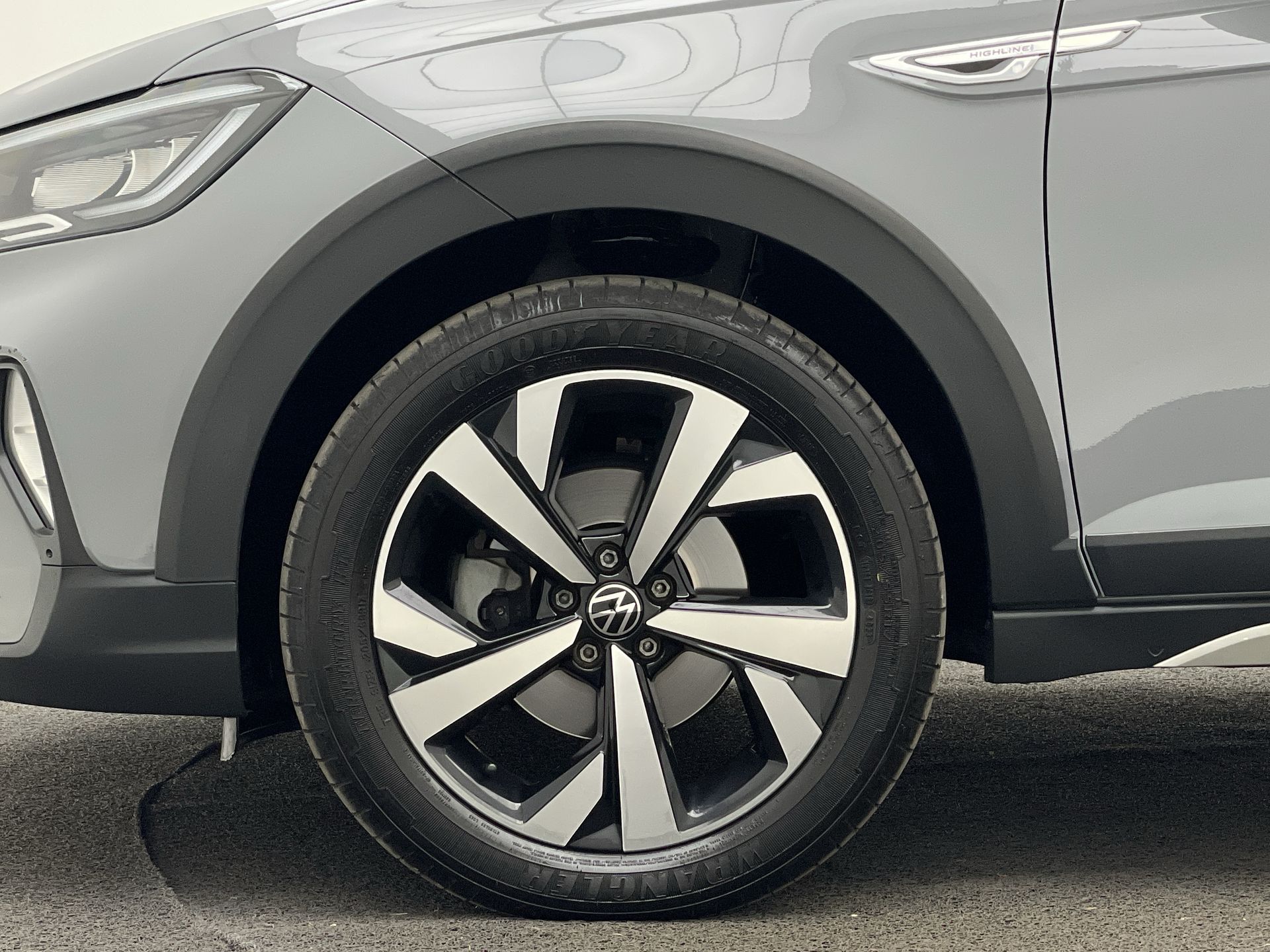 Nivus Highline 1.0 200 TSI Flex Aut.