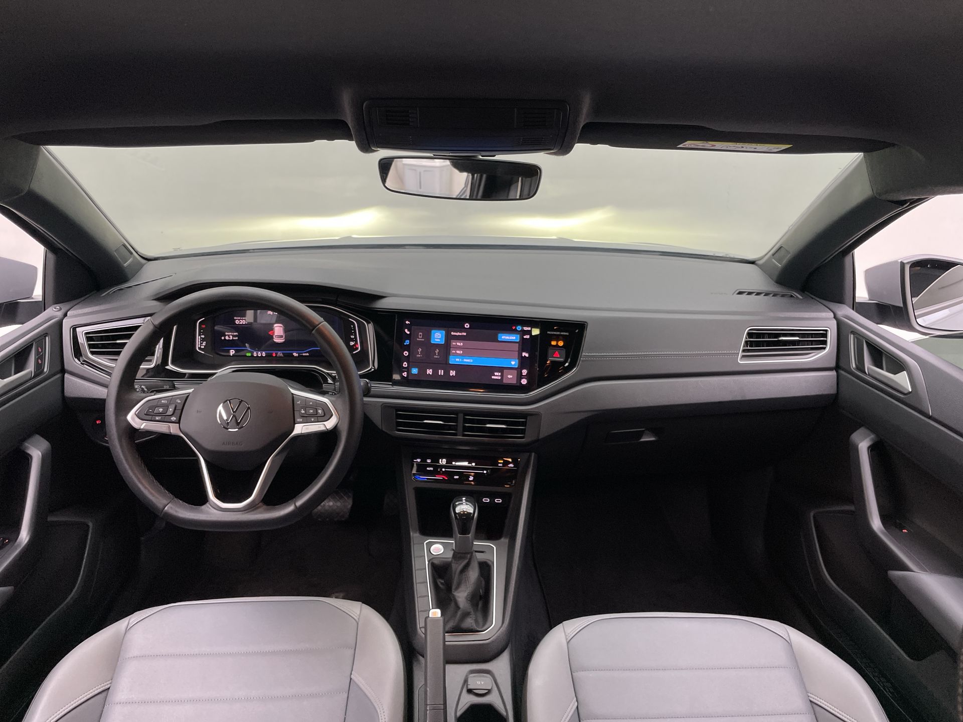VW - Volkswagen-Nivus-Nivus Highline 1.0 200 TSI Flex Aut.