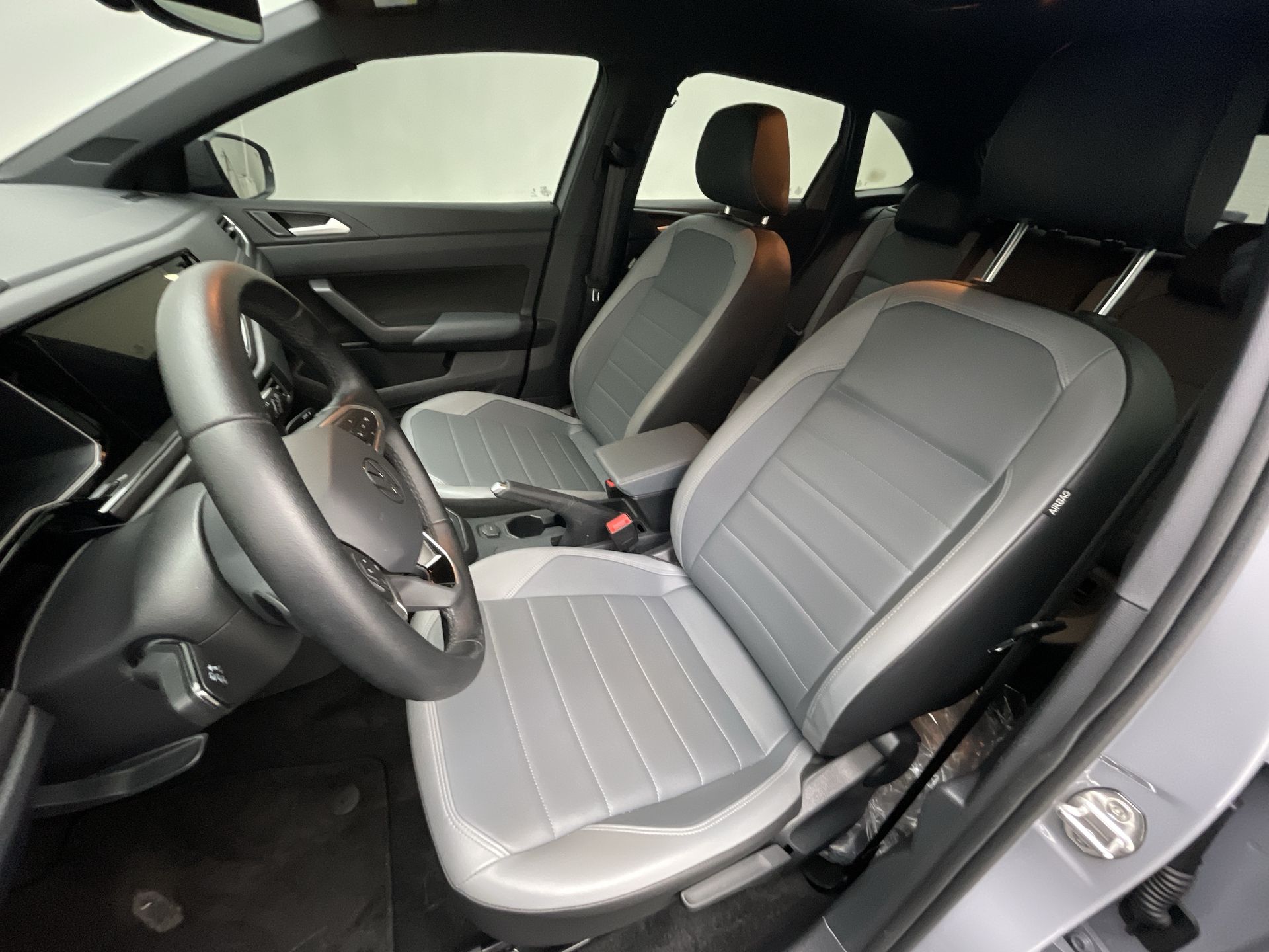 VW - Volkswagen-Nivus-Nivus Highline 1.0 200 TSI Flex Aut.