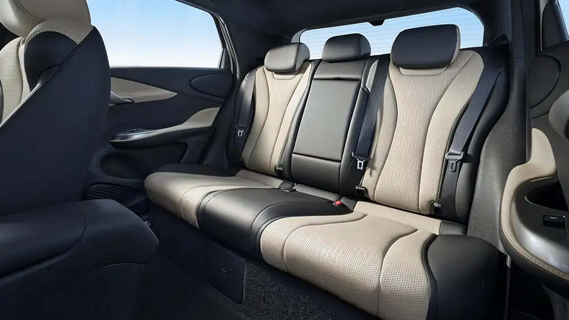 Espaço confortável para os passageiros do banco traseiro