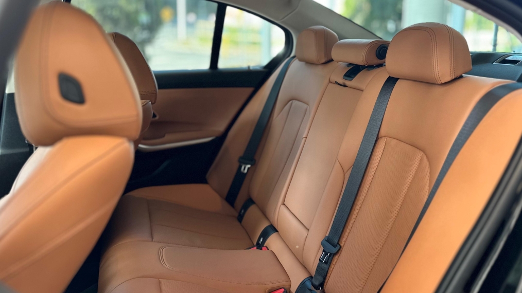 BMW-320i-2.0 16V TURBO FLEX SPORT GP AUTOMÁTICO