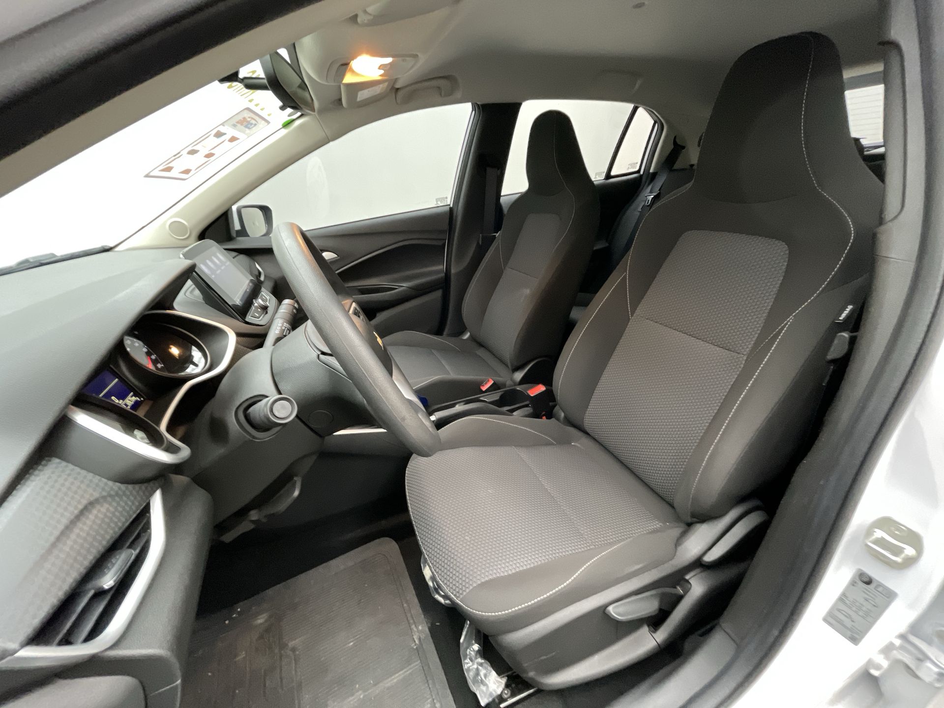 GM - Chevrolet-ONIX-ONIX HATCH LT 1.0 12V TB Flex 5p Mec.