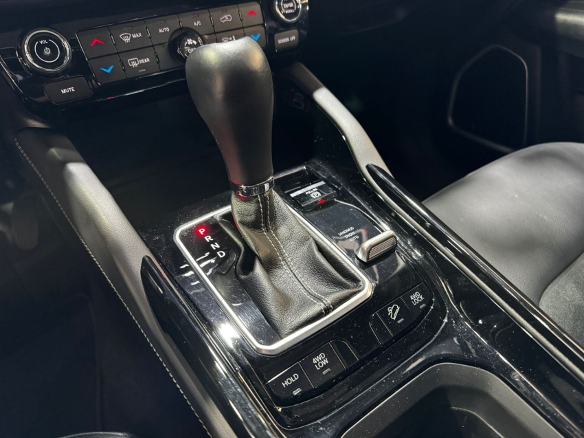 Jeep-COMMANDER-2.0 HURRICANE 4 TURBO GASOLINA BLACKHAWK AT9