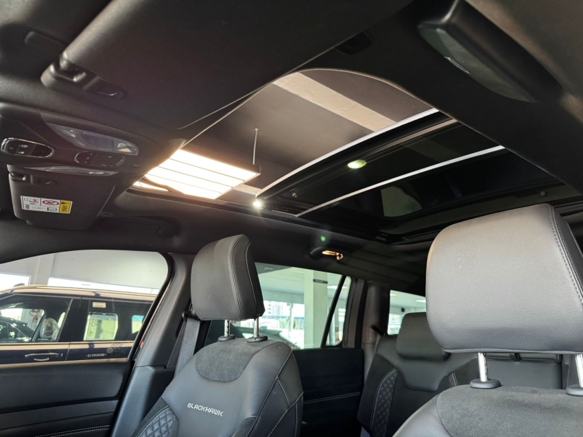 Jeep-COMMANDER-2.0 HURRICANE 4 TURBO GASOLINA BLACKHAWK AT9