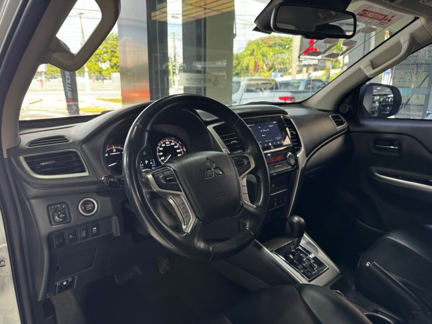 Mitsubishi-L200 TRITON-2.4 16V TURBO DIESEL SPORT HPE-S CD 4P 4X4 AUTOMÁTICO
