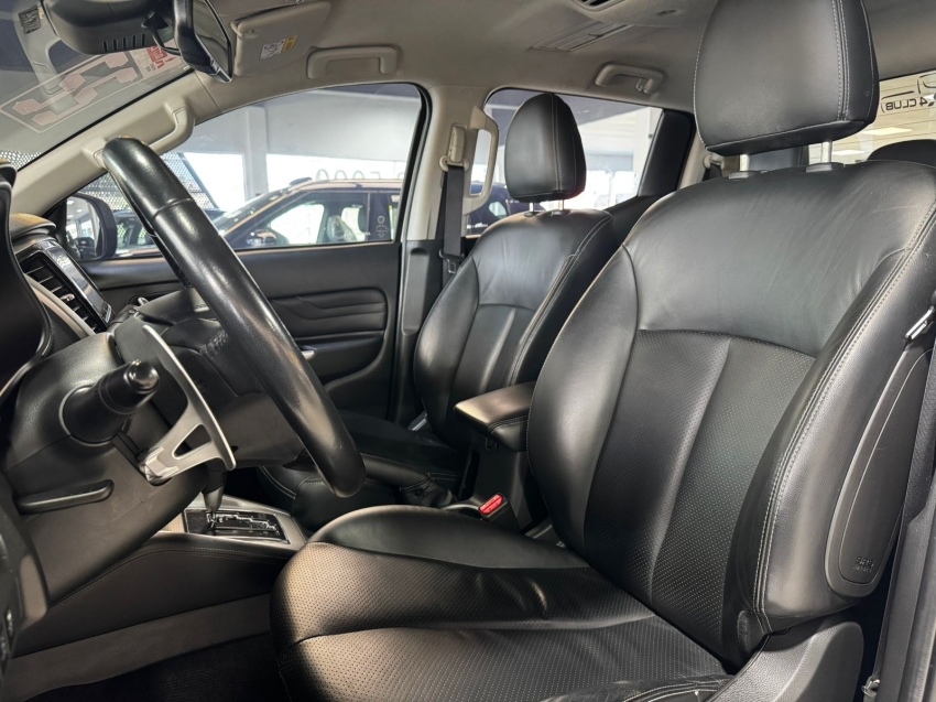 Mitsubishi-L200 TRITON-2.4 16V TURBO DIESEL SPORT HPE-S CD 4P 4X4 AUTOMÁTICO