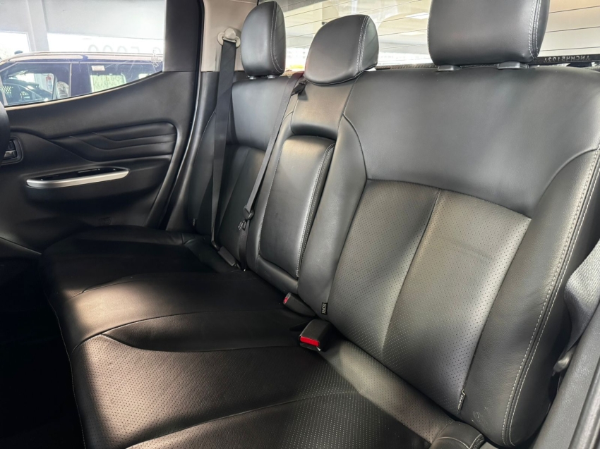 Mitsubishi-L200 TRITON-2.4 16V TURBO DIESEL SPORT HPE-S CD 4P 4X4 AUTOMÁTICO