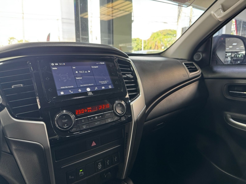 Mitsubishi-L200 TRITON-2.4 16V TURBO DIESEL SPORT HPE-S CD 4P 4X4 AUTOMÁTICO