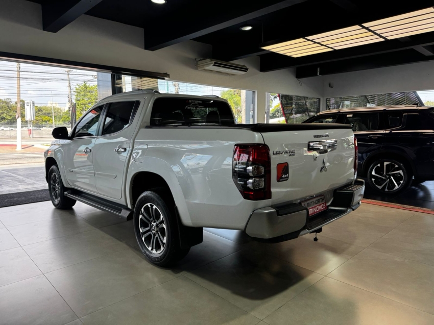 Mitsubishi-L200 TRITON-2.4 16V TURBO DIESEL SPORT HPE-S CD 4P 4X4 AUTOMÁTICO
