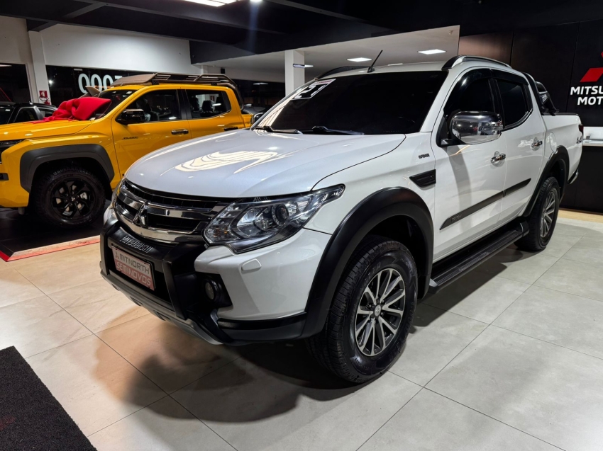 Mitsubishi-L200 TRITON-2.4 16V TURBO DIESEL OUTDOOR HPE-S CD 4X4 AUTOMÁTICO