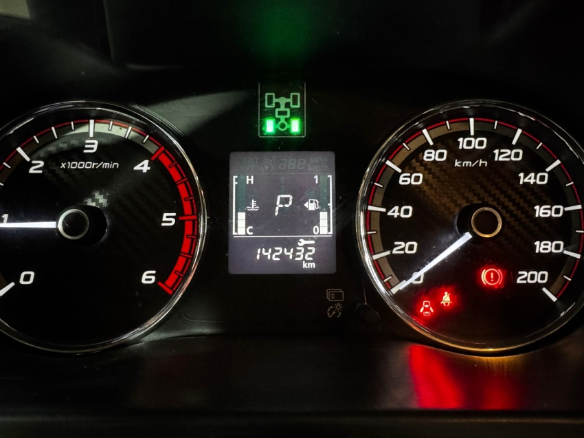 Mitsubishi-L200 TRITON-2.4 16V TURBO DIESEL OUTDOOR HPE-S CD 4X4 AUTOMÁTICO