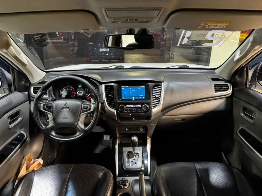 Mitsubishi-L200 TRITON-2.4 16V TURBO DIESEL OUTDOOR HPE-S CD 4X4 AUTOMÁTICO