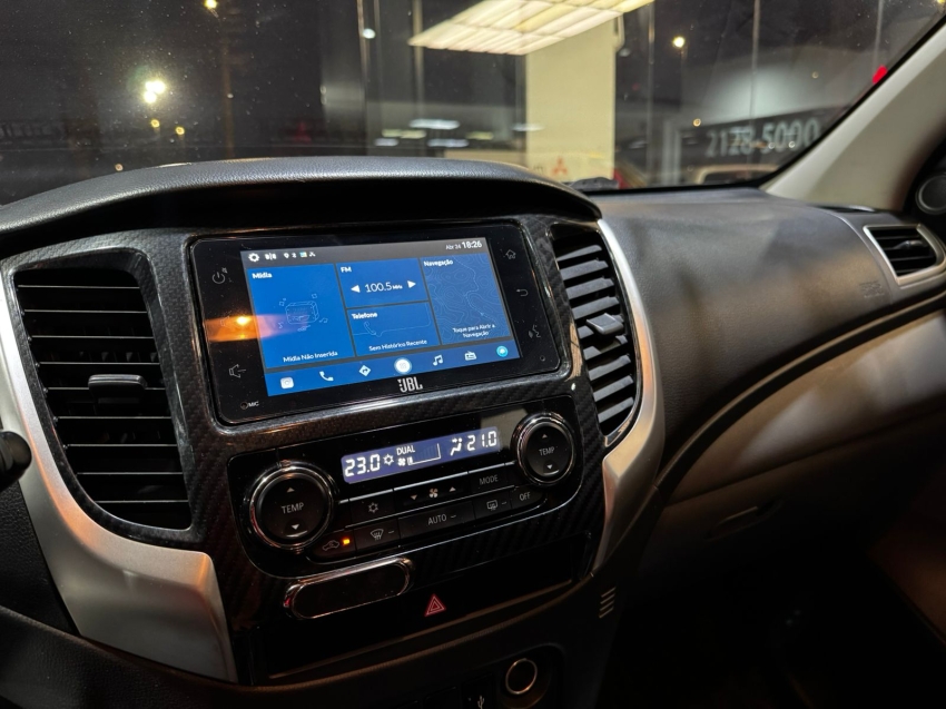 Mitsubishi-L200 TRITON-2.4 16V TURBO DIESEL OUTDOOR HPE-S CD 4X4 AUTOMÁTICO