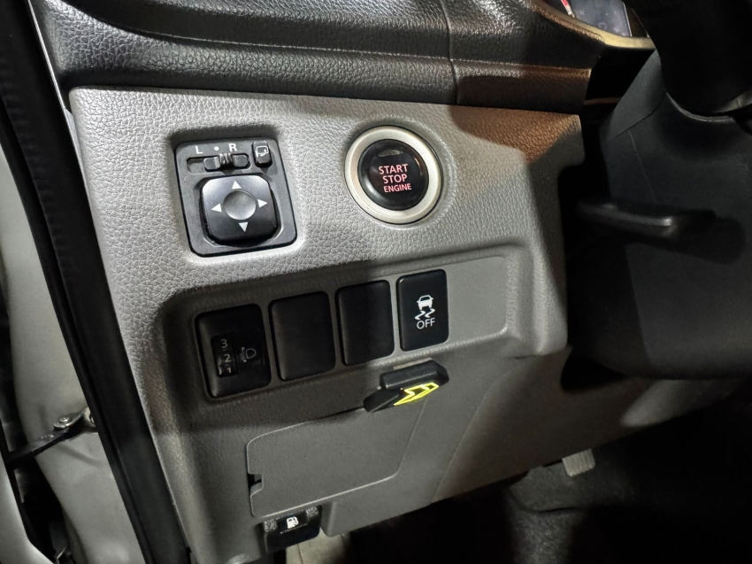 Mitsubishi-L200 TRITON-2.4 16V TURBO DIESEL OUTDOOR HPE-S CD 4X4 AUTOMÁTICO