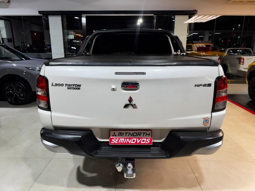 Mitsubishi-L200 TRITON-2.4 16V TURBO DIESEL OUTDOOR HPE-S CD 4X4 AUTOMÁTICO