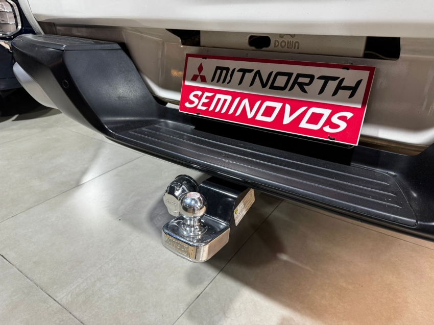 Mitsubishi-L200 TRITON-2.4 16V TURBO DIESEL OUTDOOR HPE-S CD 4X4 AUTOMÁTICO