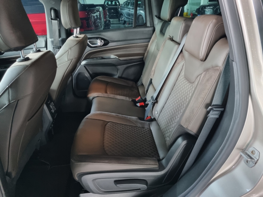 Jeep-COMMANDER-1.3 T270 TURBO FLEX OVERLAND AT6