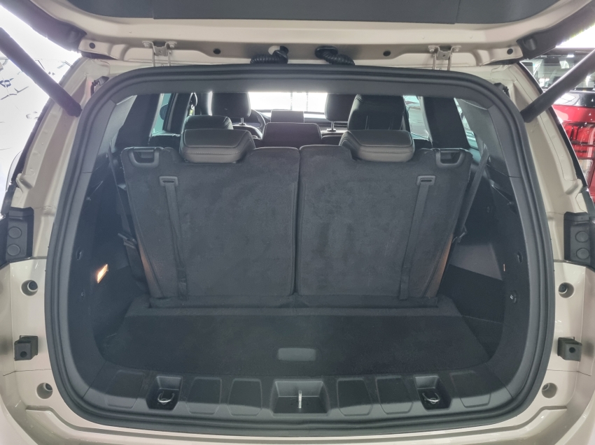 Jeep-COMMANDER-1.3 T270 TURBO FLEX OVERLAND AT6