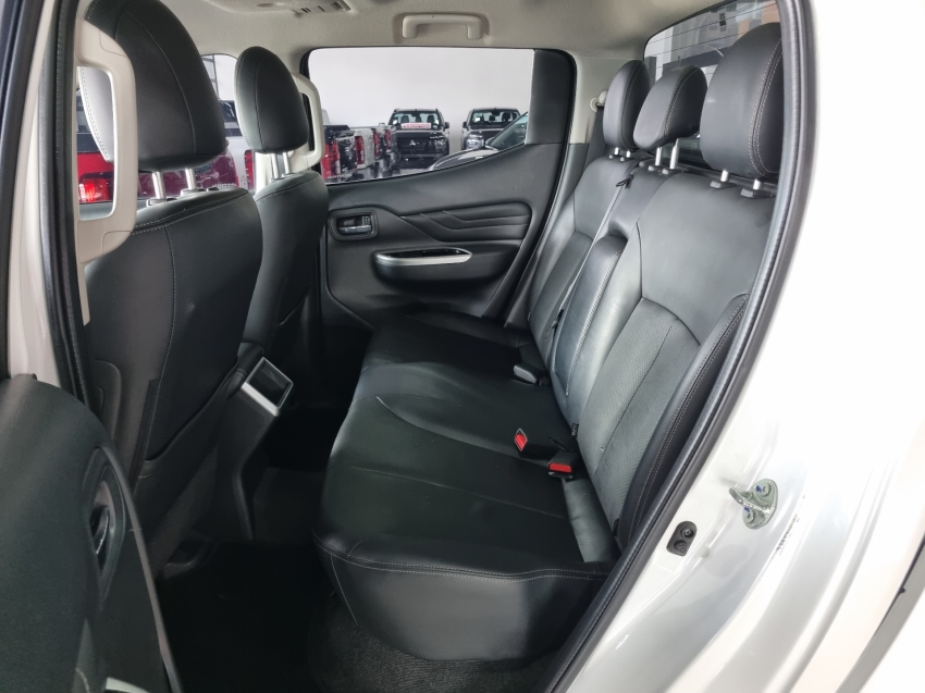 Mitsubishi-L200 TRITON-2.4 16V TURBO DIESEL SPORT HPE-S CD 4P 4X4 AUTOMÁTICO