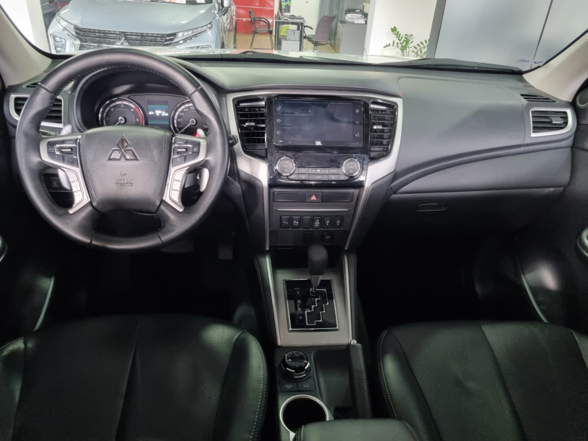 Mitsubishi-L200 TRITON-2.4 16V TURBO DIESEL SPORT HPE-S CD 4P 4X4 AUTOMÁTICO
