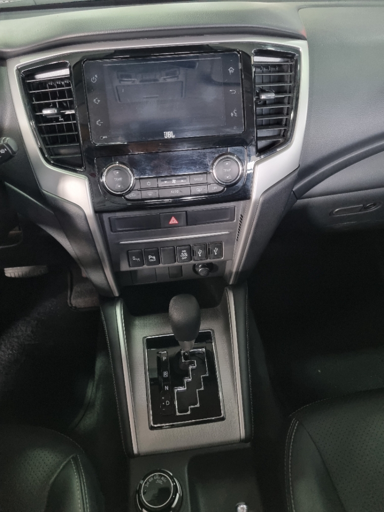 Mitsubishi-L200 TRITON-2.4 16V TURBO DIESEL SPORT HPE-S CD 4P 4X4 AUTOMÁTICO