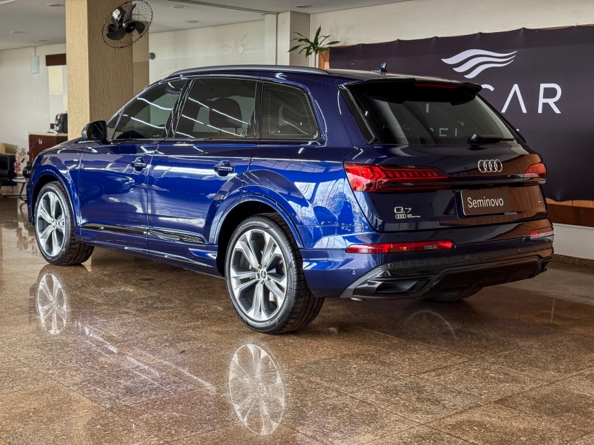 Audi-Q7-3.0 55 TFSI GASOLINA PERFORMANCE BLACK QUATTRO TIPTRONIC