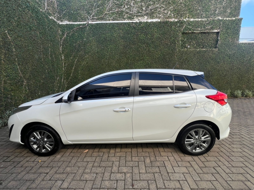 Toyota-YARIS-1.5 16V FLEX SEDAN XL LIVE MULTIDRIVE