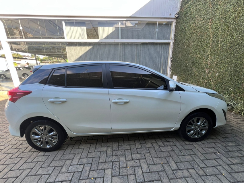 Toyota-YARIS-1.5 16V FLEX SEDAN XL LIVE MULTIDRIVE