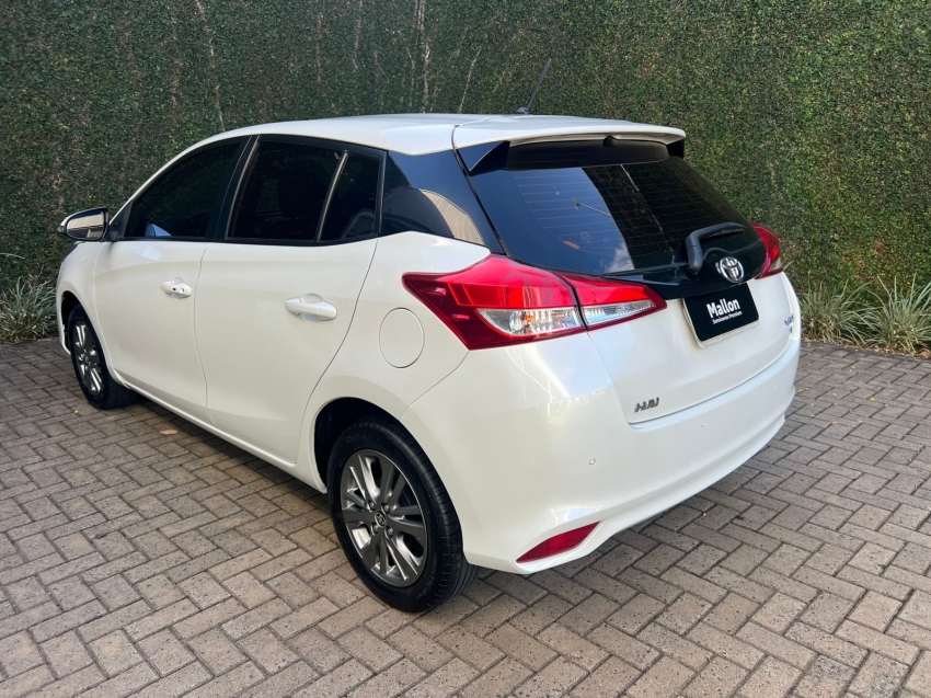 Toyota-YARIS-1.5 16V FLEX SEDAN XL LIVE MULTIDRIVE