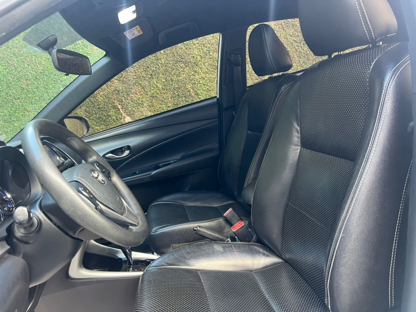 Toyota-YARIS-1.5 16V FLEX SEDAN XL LIVE MULTIDRIVE