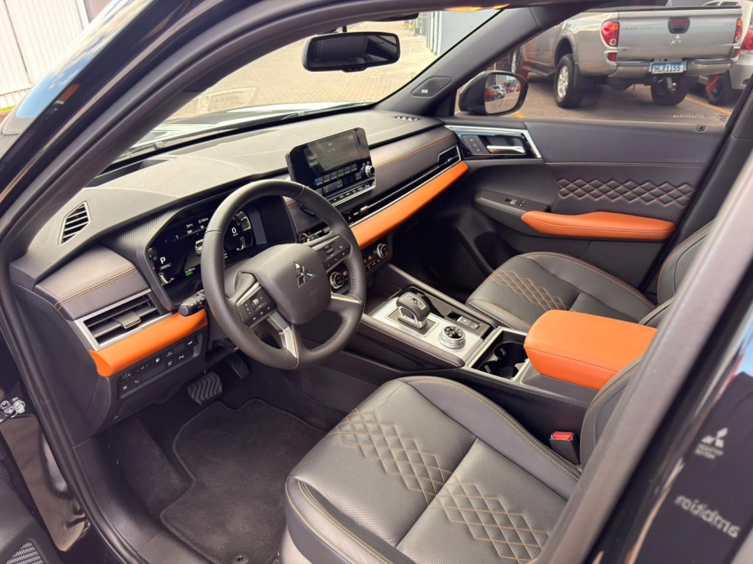 Mitsubishi-OUTLANDER-2.4 PHEV SIGNATURE S-AWC DHT