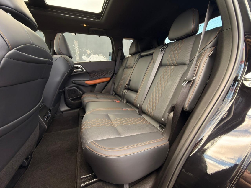 Mitsubishi-OUTLANDER-2.4 PHEV SIGNATURE S-AWC DHT