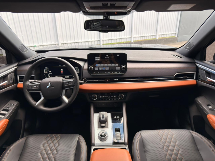 Mitsubishi-OUTLANDER-2.4 PHEV SIGNATURE S-AWC DHT