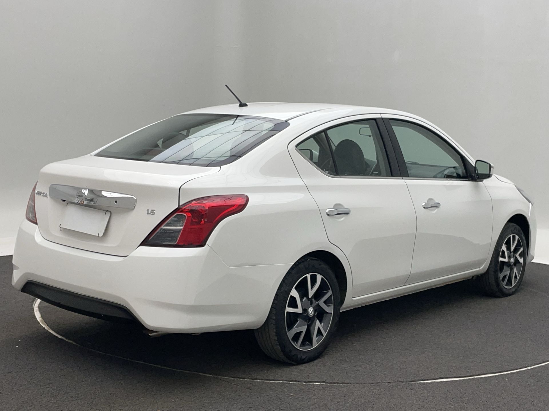 VERSA UNIQUE 1.6 16V Flex 4p Mec.