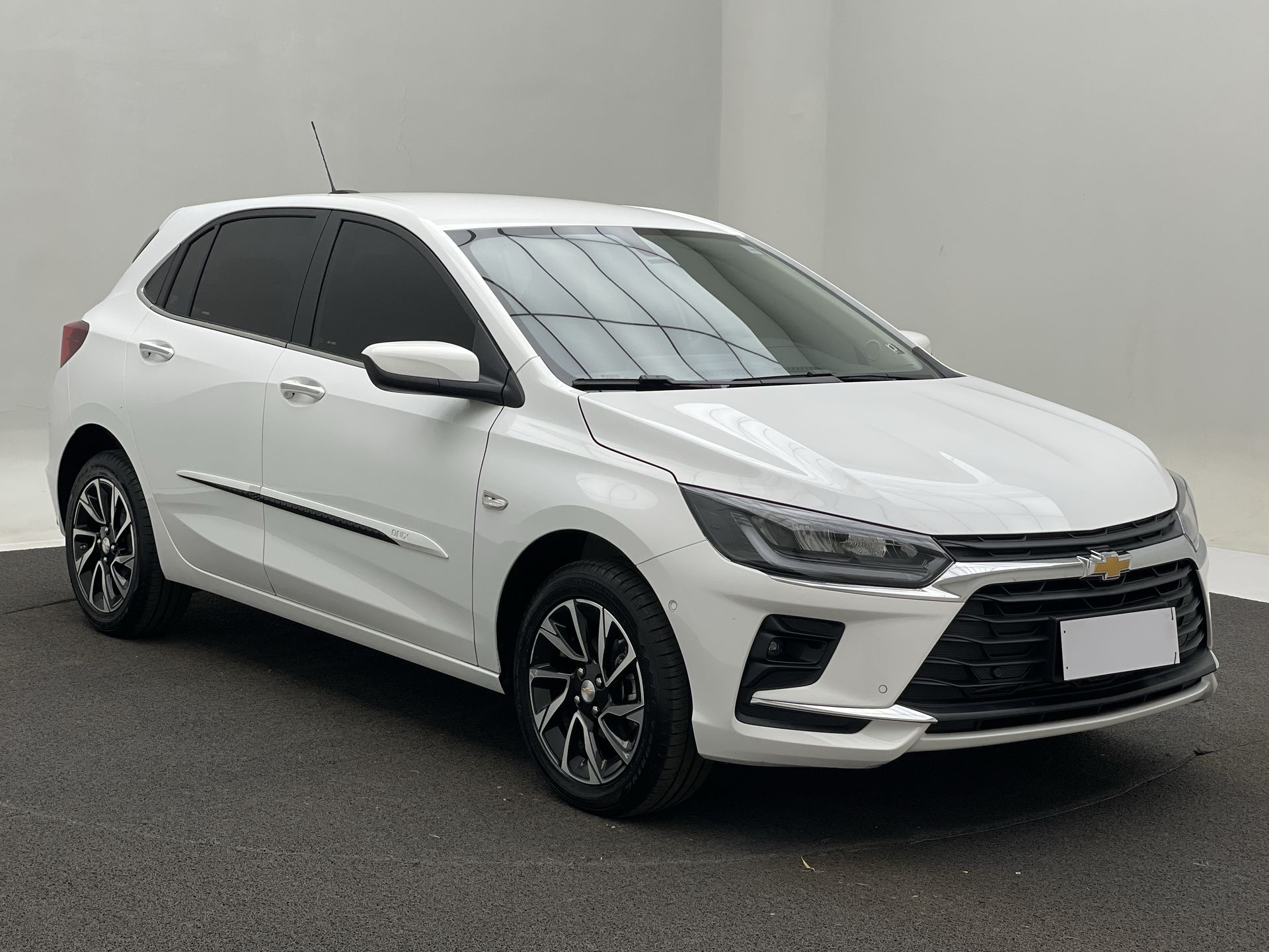 ONIX HATCH PREM. 1.0 12V TB Flex 5p Aut.