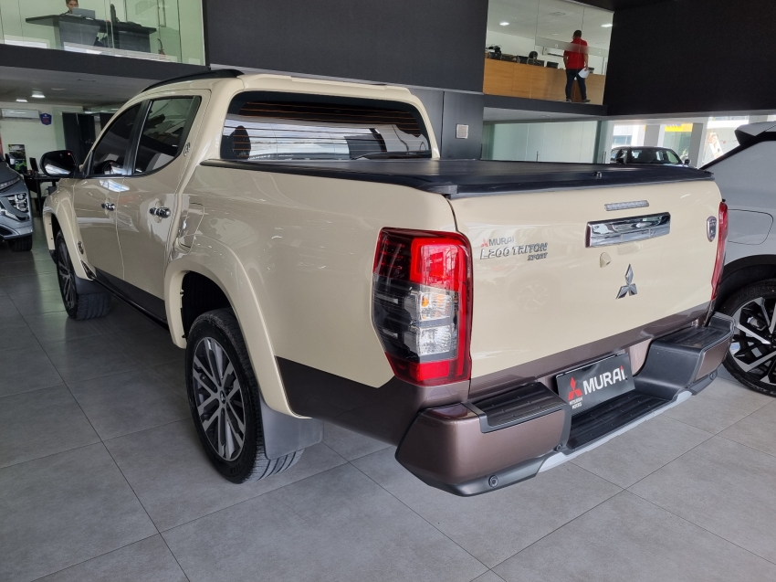 Mitsubishi-L200 TRITON-2.4 16V TURBO DIESEL SPORT HPE-S TERRA CD 4P 4X4 AUTOMÁTICO