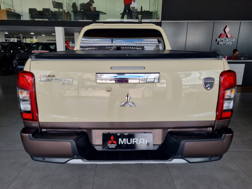 Mitsubishi-L200 TRITON-2.4 16V TURBO DIESEL SPORT HPE-S TERRA CD 4P 4X4 AUTOMÁTICO