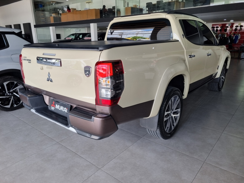 Mitsubishi-L200 TRITON-2.4 16V TURBO DIESEL SPORT HPE-S TERRA CD 4P 4X4 AUTOMÁTICO