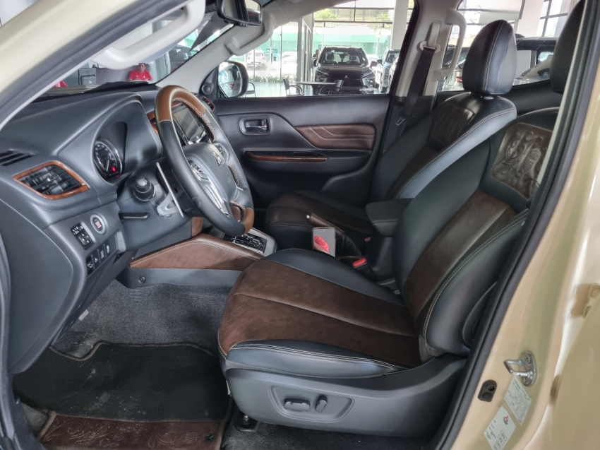 Mitsubishi-L200 TRITON-2.4 16V TURBO DIESEL SPORT HPE-S TERRA CD 4P 4X4 AUTOMÁTICO