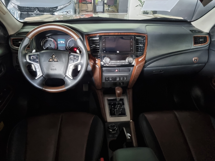 Mitsubishi-L200 TRITON-2.4 16V TURBO DIESEL SPORT HPE-S TERRA CD 4P 4X4 AUTOMÁTICO