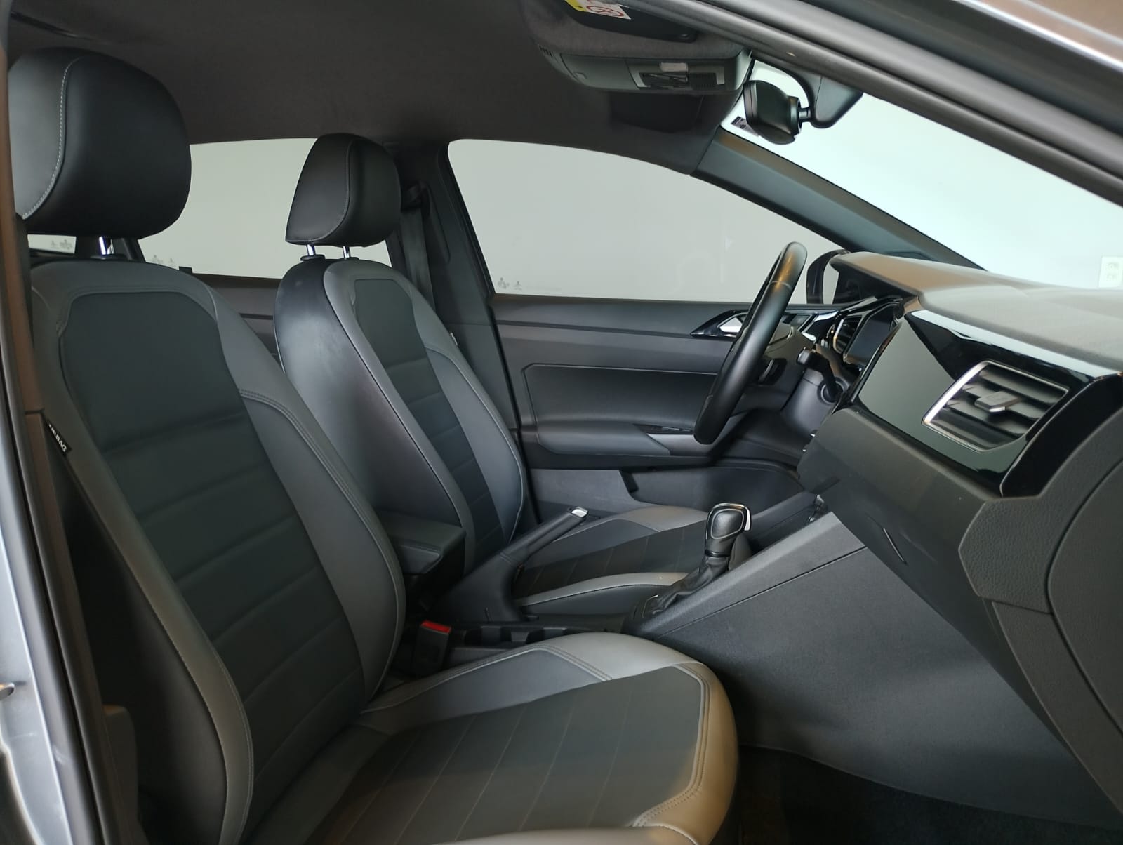 VW - Volkswagen-Nivus-Nivus Highline 1.0 200 TSI Flex Aut.