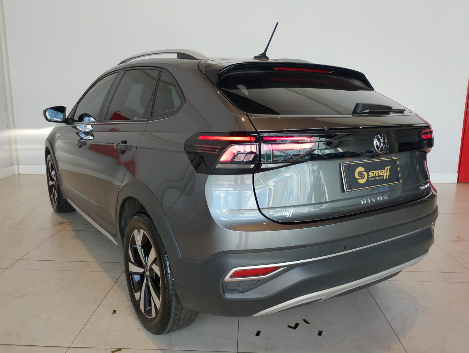 VW - Volkswagen-Nivus-Nivus Highline 1.0 200 TSI Flex Aut.