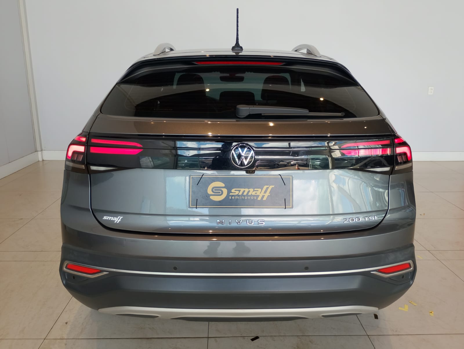VW - Volkswagen-Nivus-Nivus Highline 1.0 200 TSI Flex Aut.
