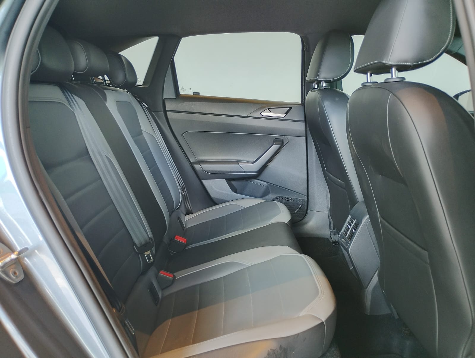 VW - Volkswagen-Nivus-Nivus Highline 1.0 200 TSI Flex Aut.